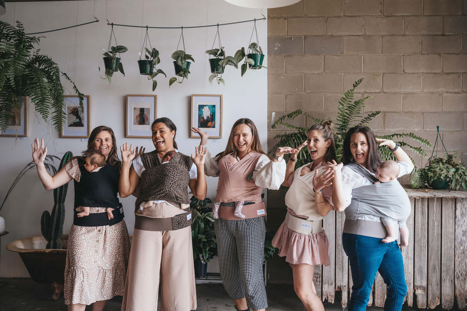 Many happy mamas wearing the Babydink carrier